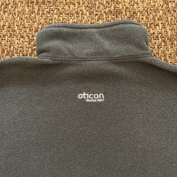 The North Face 1/4 Zip Gray Fleece - Picture 6 of 9